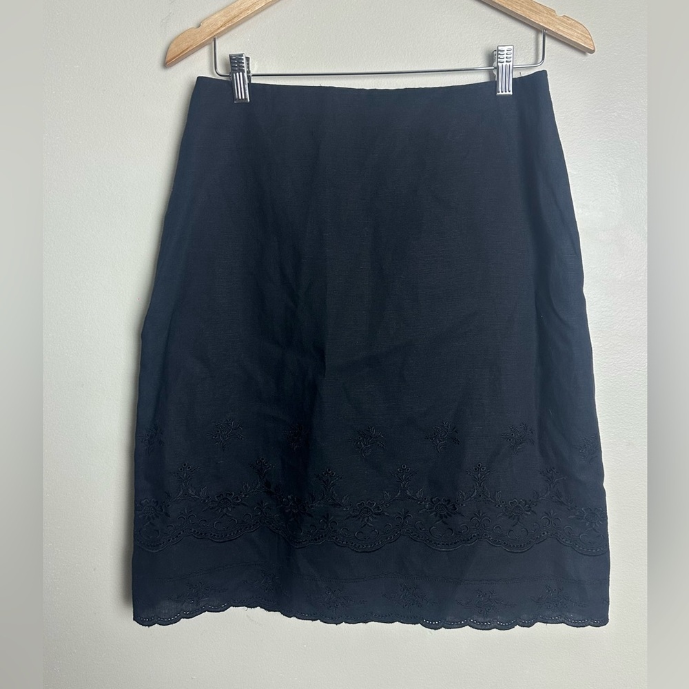 Larry Levine Size 10  Black A-Line Skirt with Embroidery